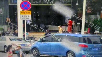 DƬ